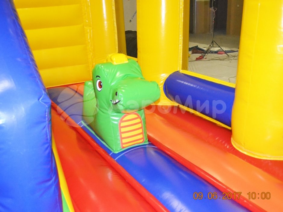 Надувной батут Замок Дракона — небольшой надувной батут для бизнеса 30 м²
