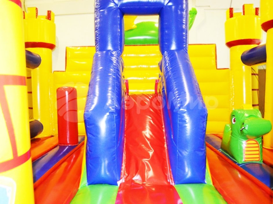 Надувной батут Замок Дракона — небольшой надувной батут для бизнеса 30 м²