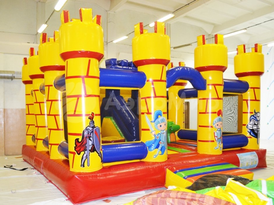 Надувной батут Замок Дракона — небольшой надувной батут для бизнеса 30 м²