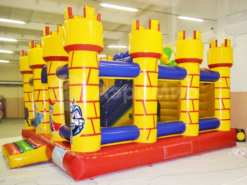 Надувной батут Замок Дракона — небольшой надувной батут для бизнеса 30 м²