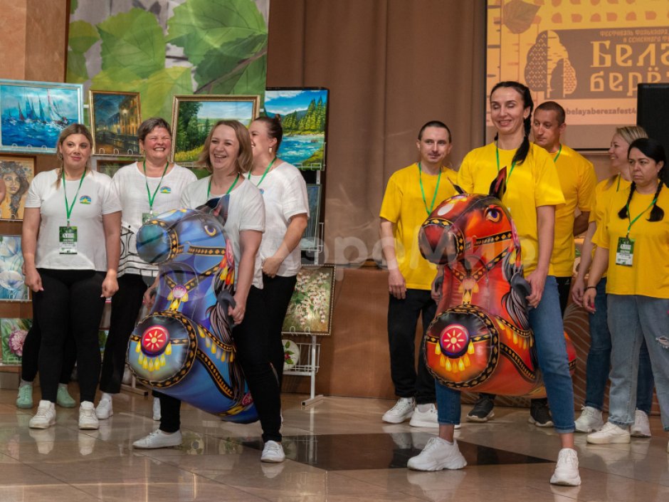 Лошадиные скачки — командный игровой реквизит для забегов и эстафет