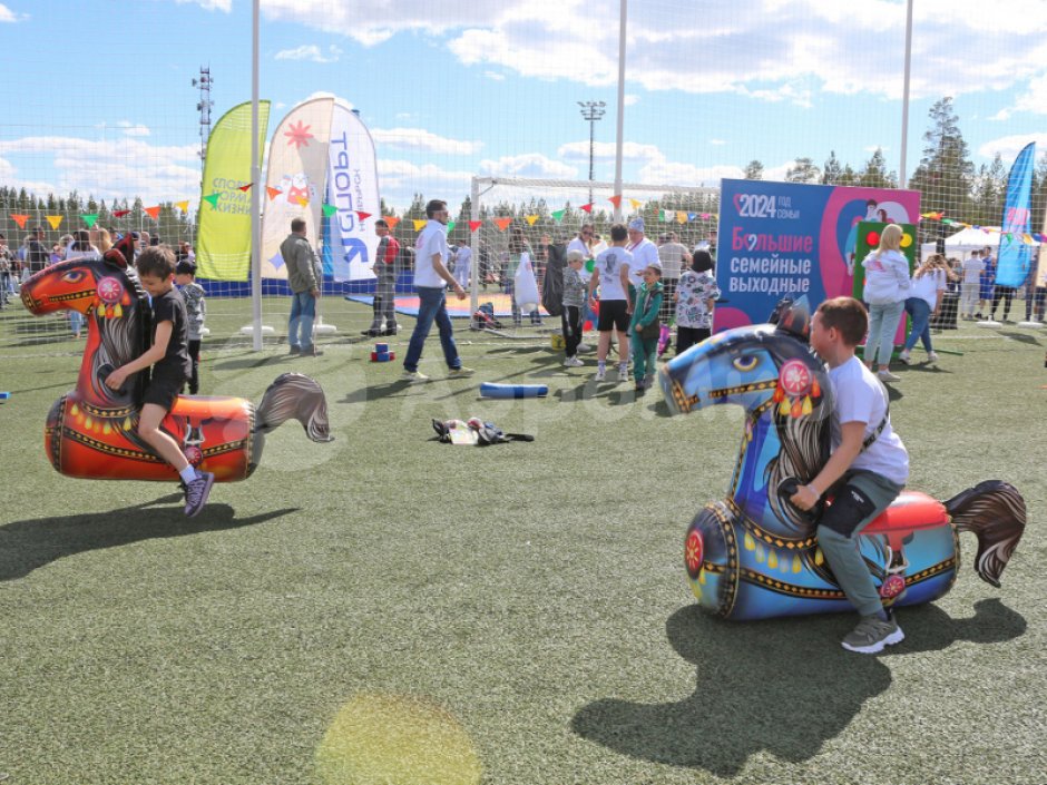 Лошадиные скачки — командный игровой реквизит для забегов и эстафет