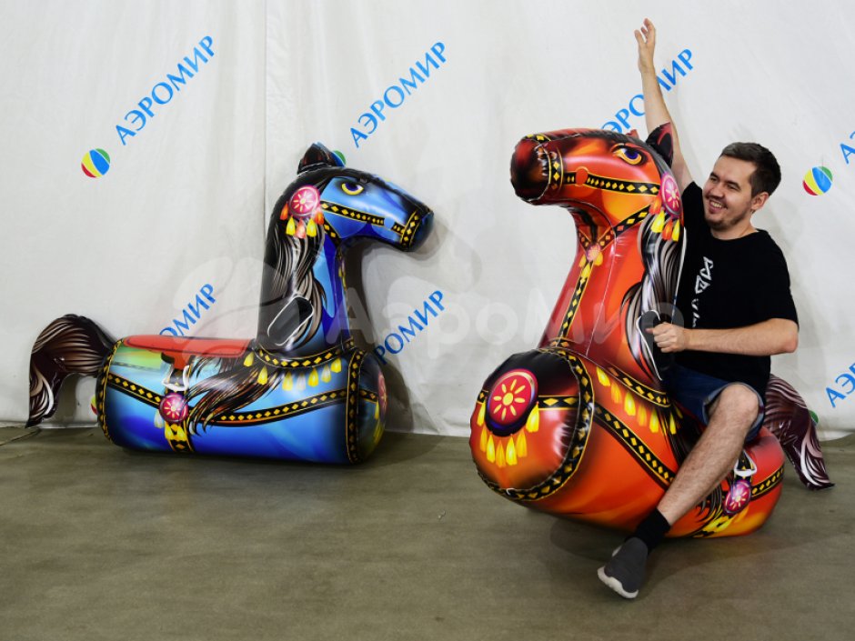 Лошадиные скачки — командный игровой реквизит для забегов и эстафет