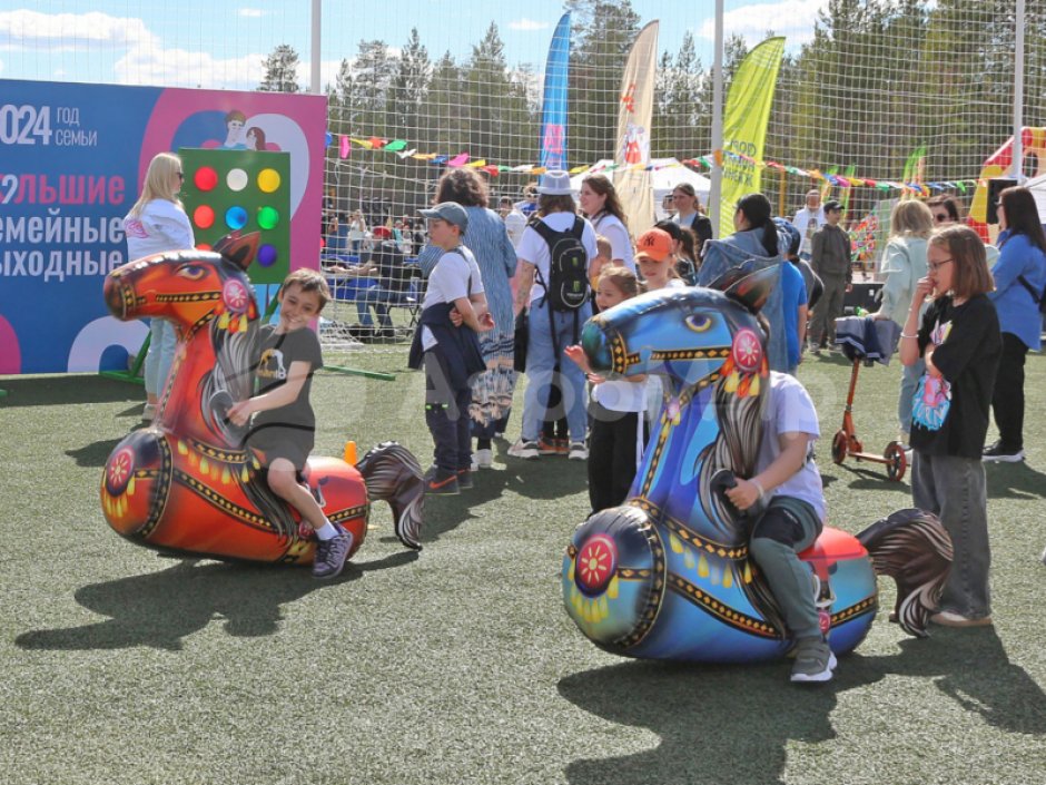 Лошадиные скачки — командный игровой реквизит для забегов и эстафет