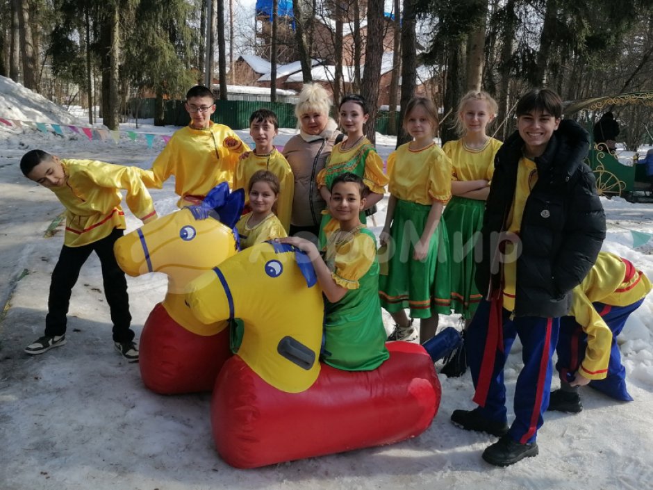 Лошадиные скачки — командный игровой реквизит для забегов и эстафет