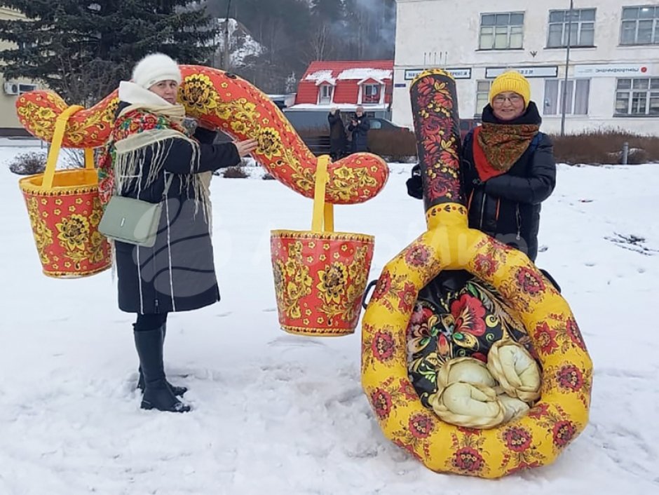 Гигантская ложка с пельменями