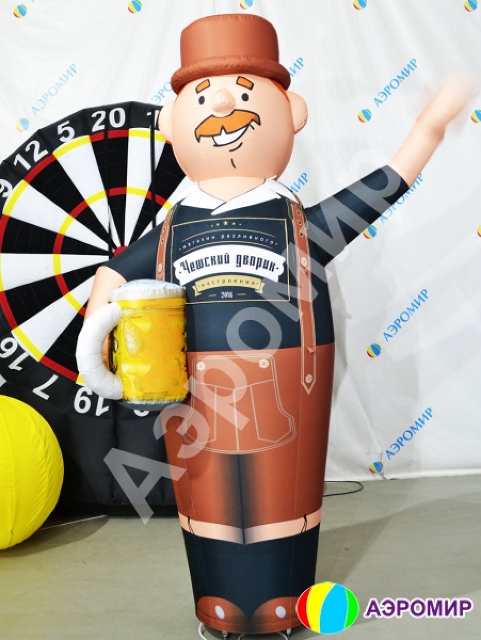 Пивной аэромен машет рукой — с кружкой