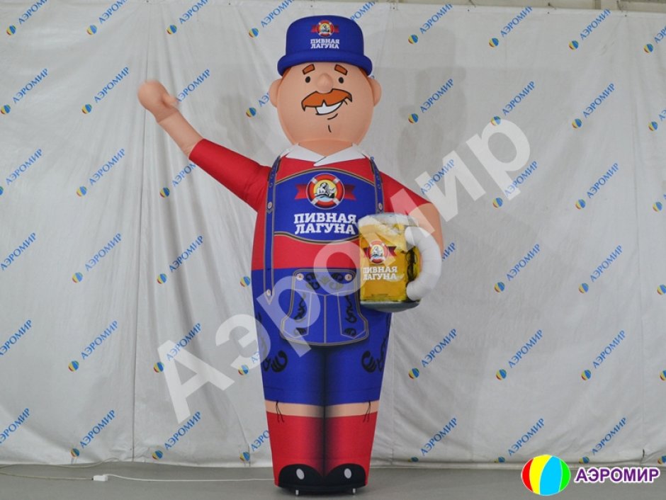 Пивной аэромен машет рукой — с кружкой