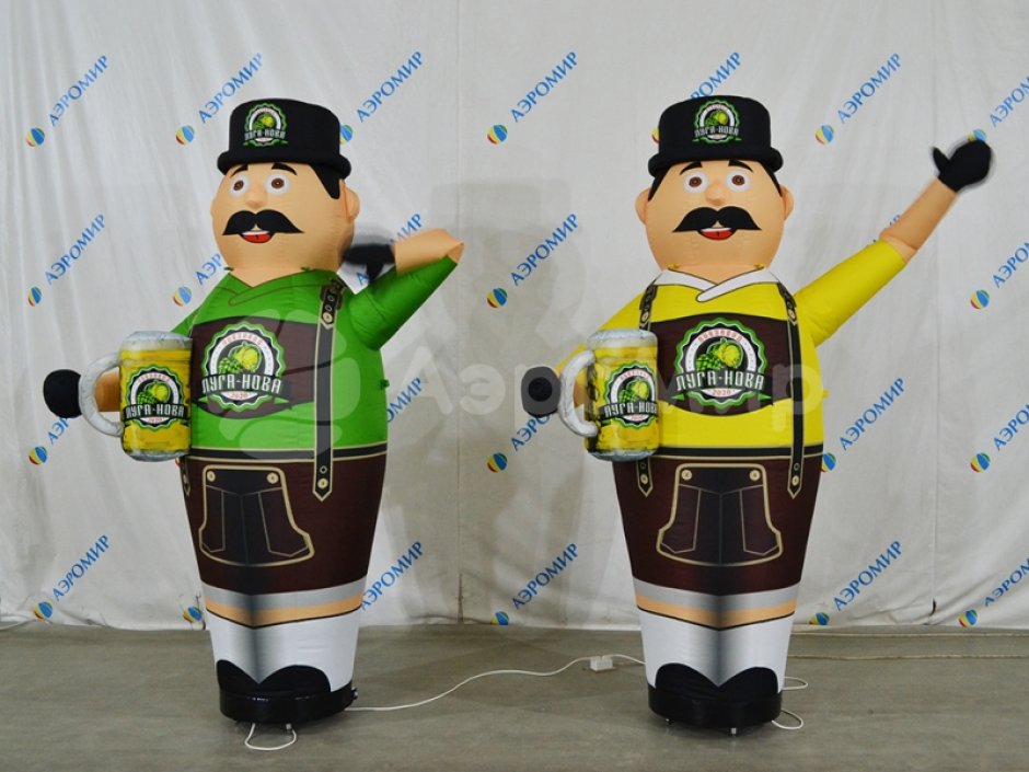 Пивной аэромен машет рукой — с кружкой