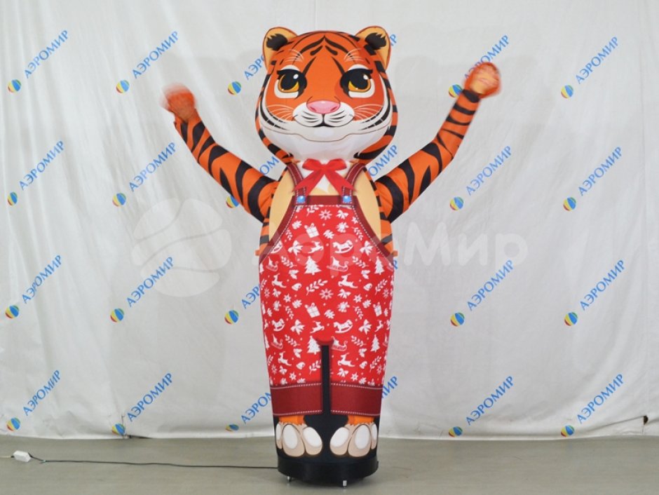Тигр зазывала — новогодняя фигура с машущей лапой