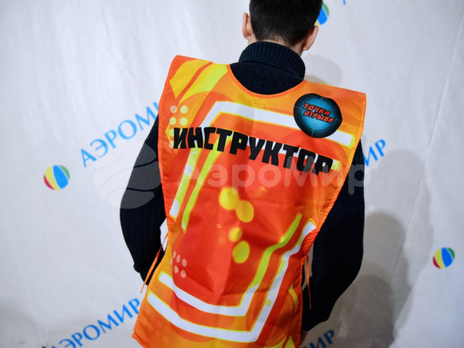 Манишка спортивная — жилетка для игроков, персонала спортивных и развлекательных состязаний и игр