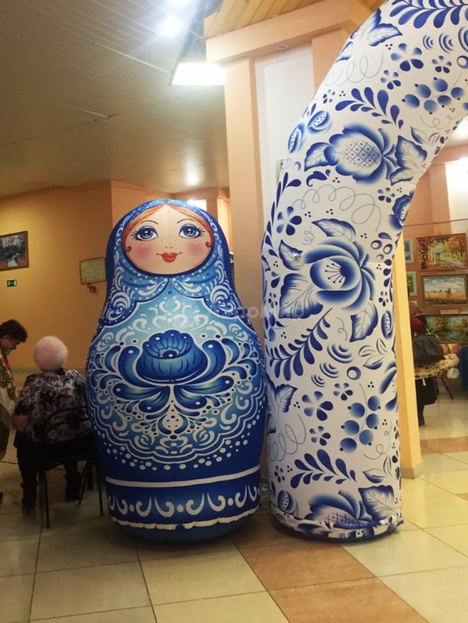 Надувная матрешка гжель
