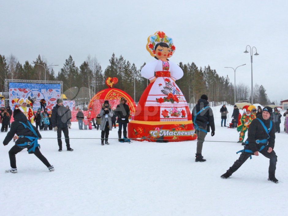 Девушка Масленица — надувная декоративная фигура