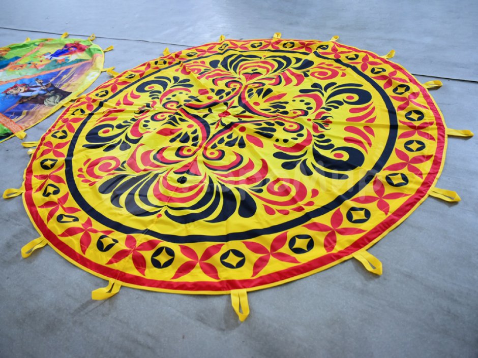 Игровой парашют — реквизит для командных игр, тимбилдинга и аниматоров