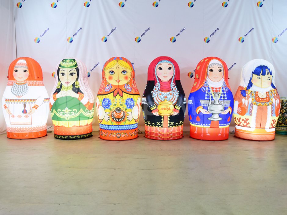 Гигантская надувная матрёшка