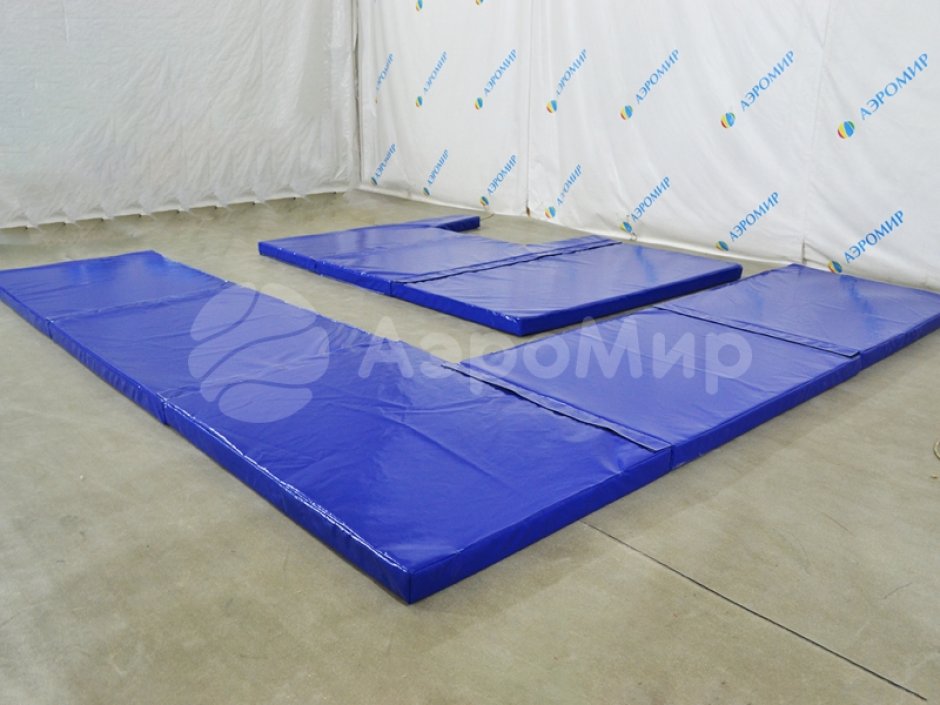 Ударопоглощающие покрытия и маты с наполнением из пенополиуретана для надувного батута для эксплуатации надувного батута