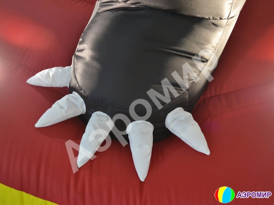 Большой надувной медведь с мячом