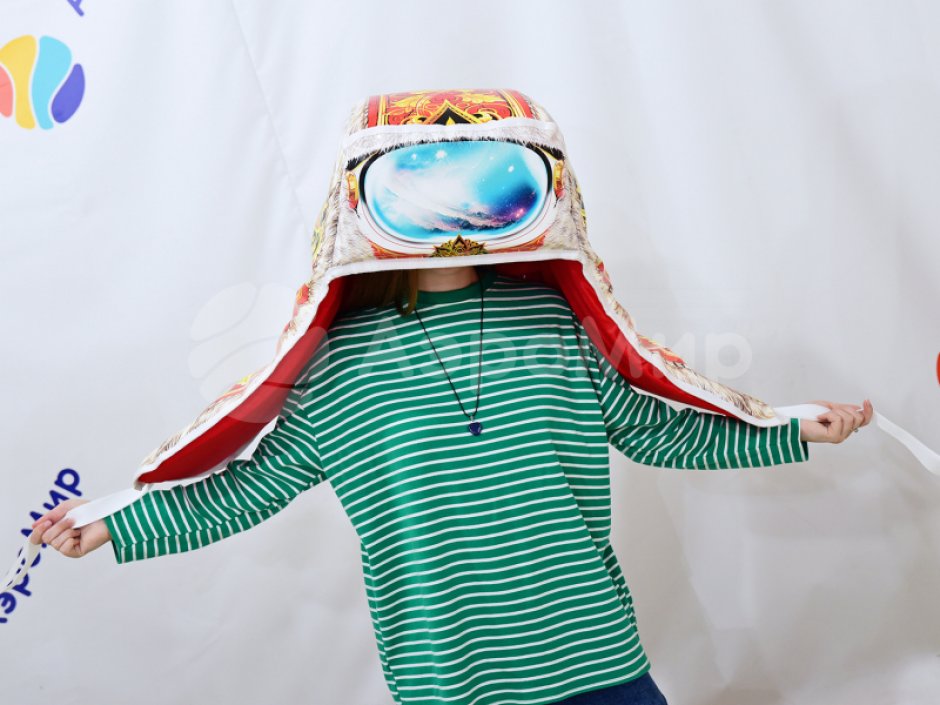 Гигантская шапка — реквизит для праздника и игр