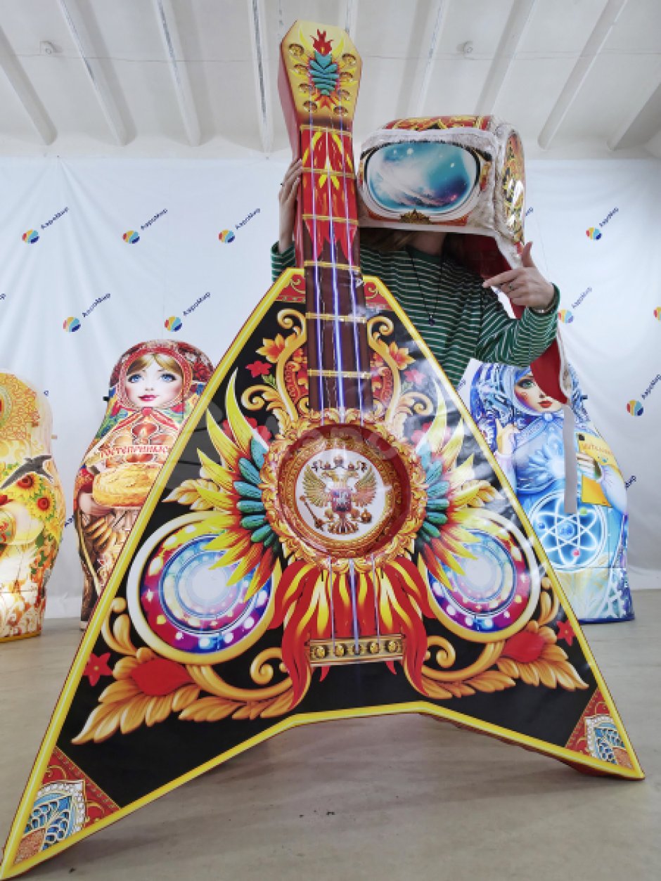 Балалайка – мягкая фигура для фотозоны и развлечений