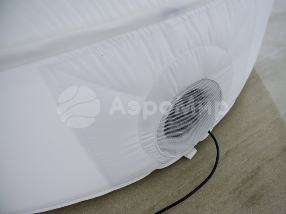 Надувной футбольный мяч на опоре