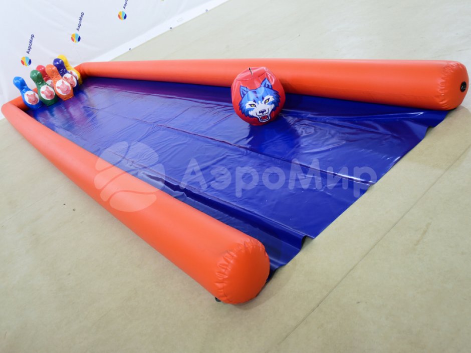 Гигантский боулинг — надувное игровое поле и мягкие кегли больших размеров