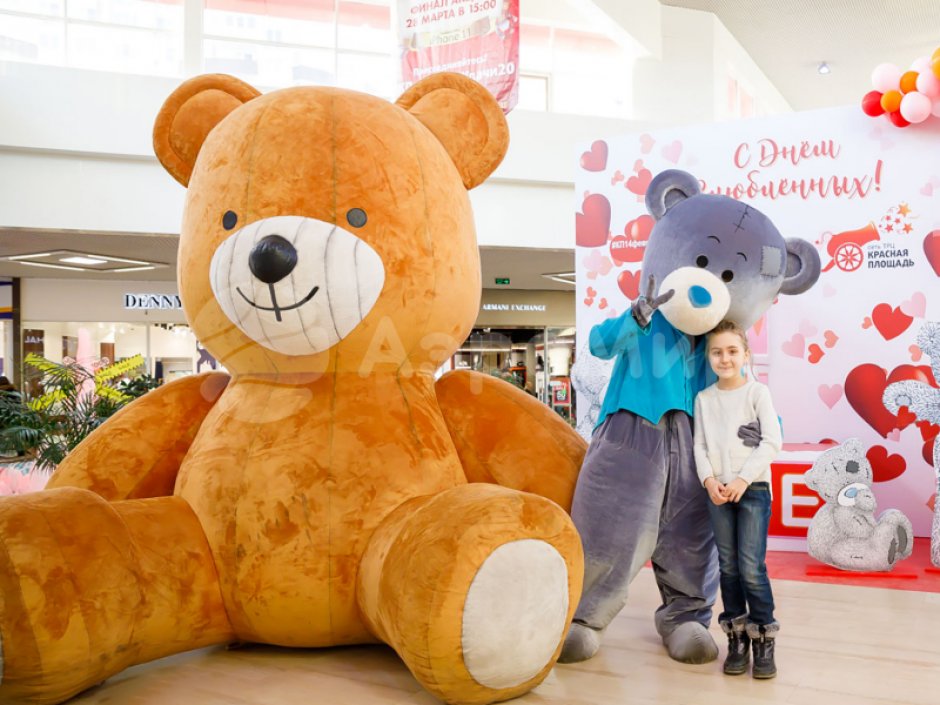 Надувная фигура медведя для торгового центра