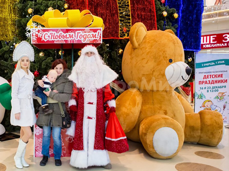 Надувная фигура медведя для торгового центра