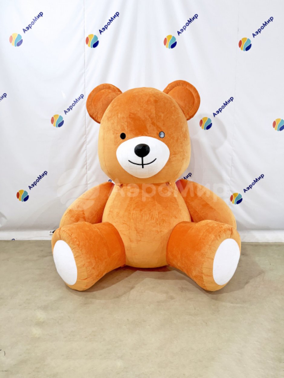 Надувной мишка как фотозона для гостей