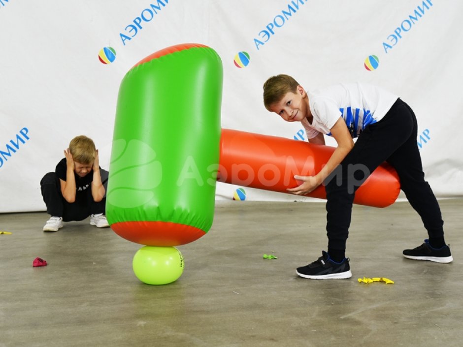 Гигантский молоток для игр на ловкость и скорость