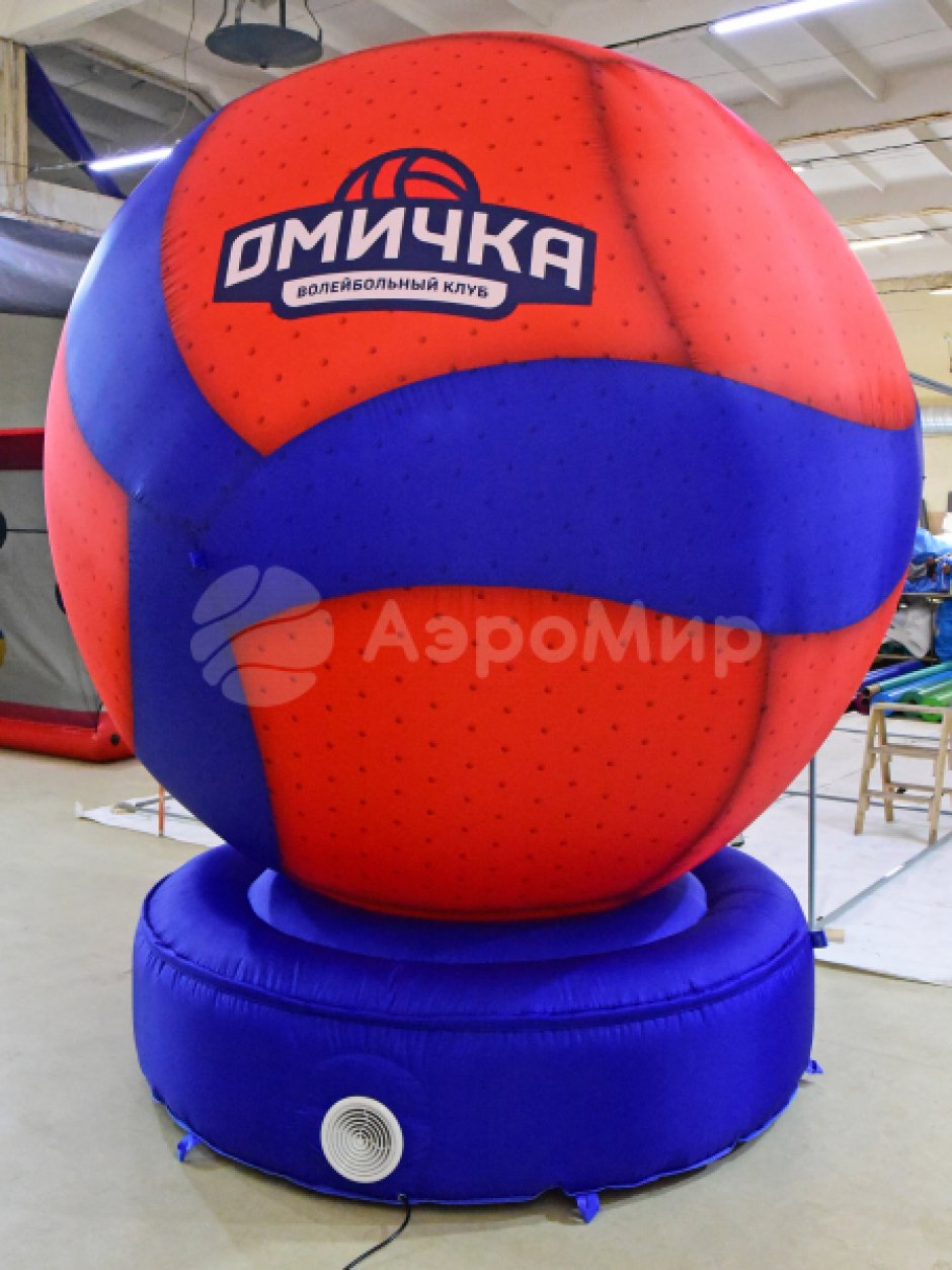 Надувной футбольный мяч на опоре