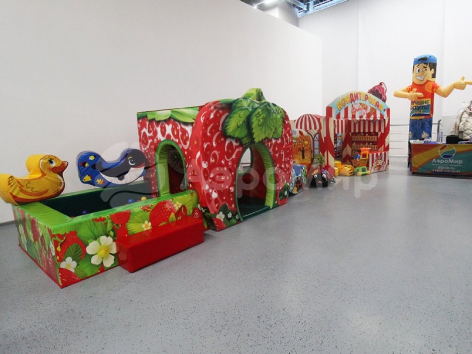 Домик клубничка — мягкий игровой дом с сухим бассейном