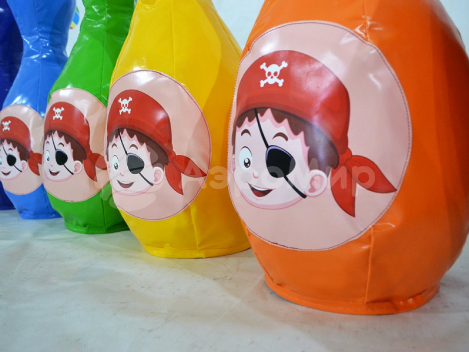 Гигантский боулинг — надувное игровое поле и мягкие кегли больших размеров