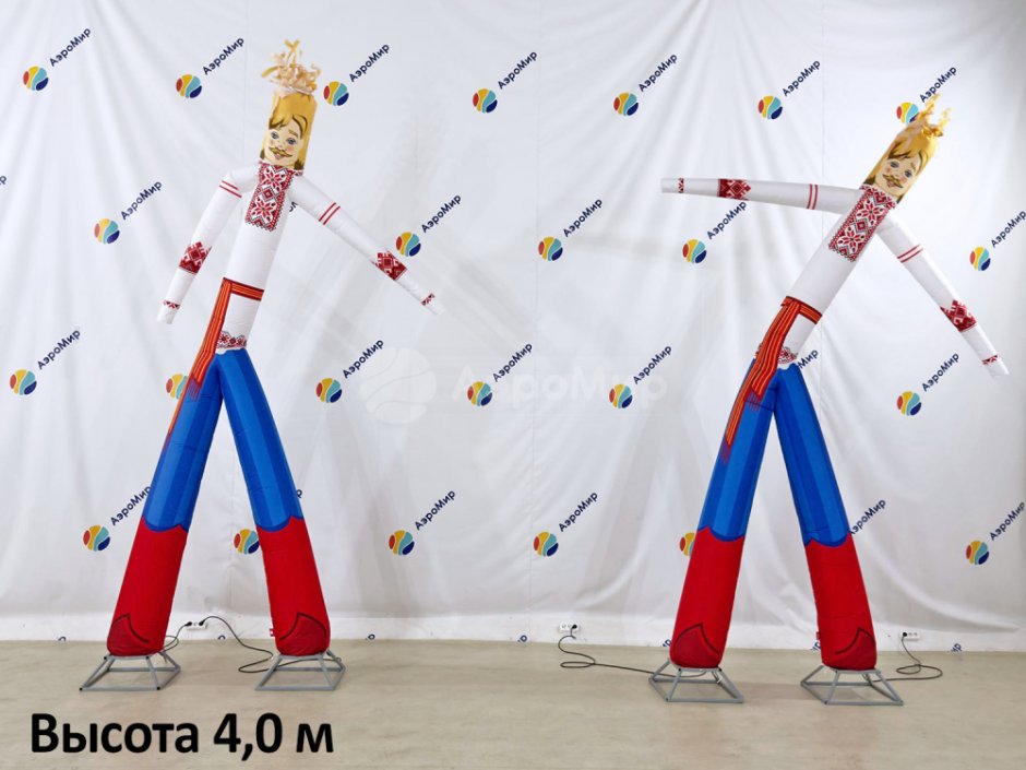 Аэромен в национальных костюмах