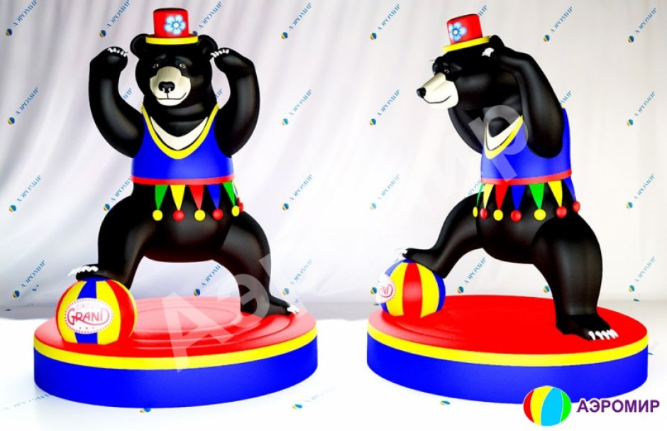 Большой надувной медведь с мячом