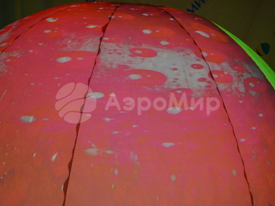 Большой надувной шар на подиуме для рекламы, выставки, ярмарки