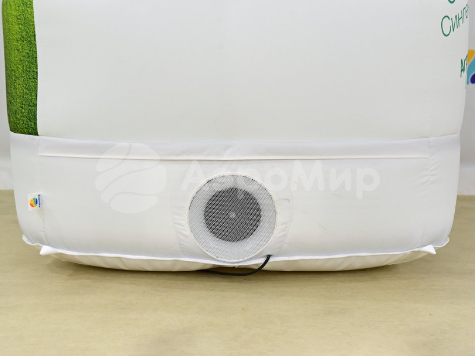 Надувная канистра — яркий символ бренда, который работает без слов