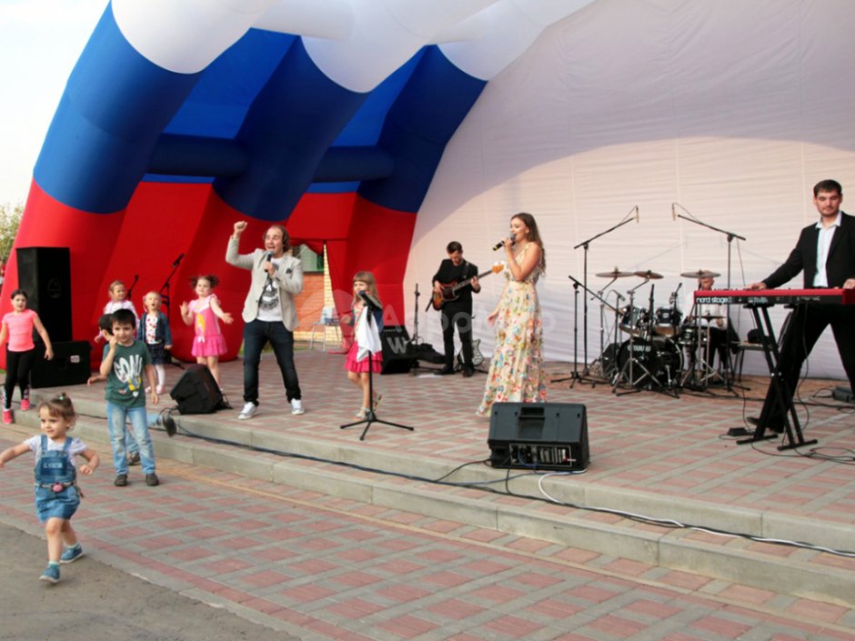 Сцена Триколор для городского праздника