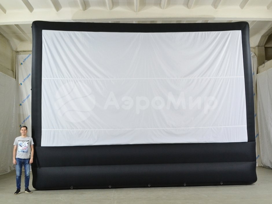 Надувной экран на опорах