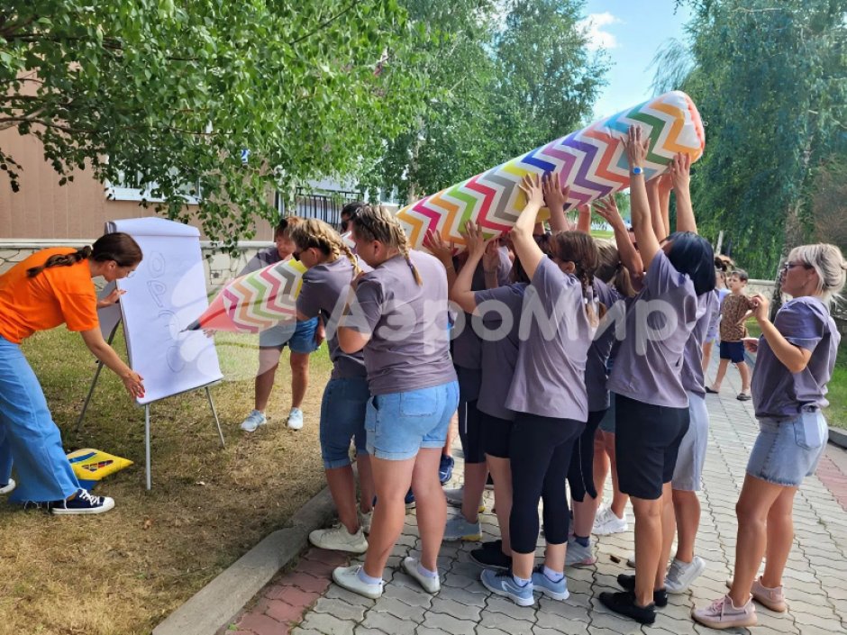 Командный игровой реквизит Гигантский надувной карандаш — мегакарандаш