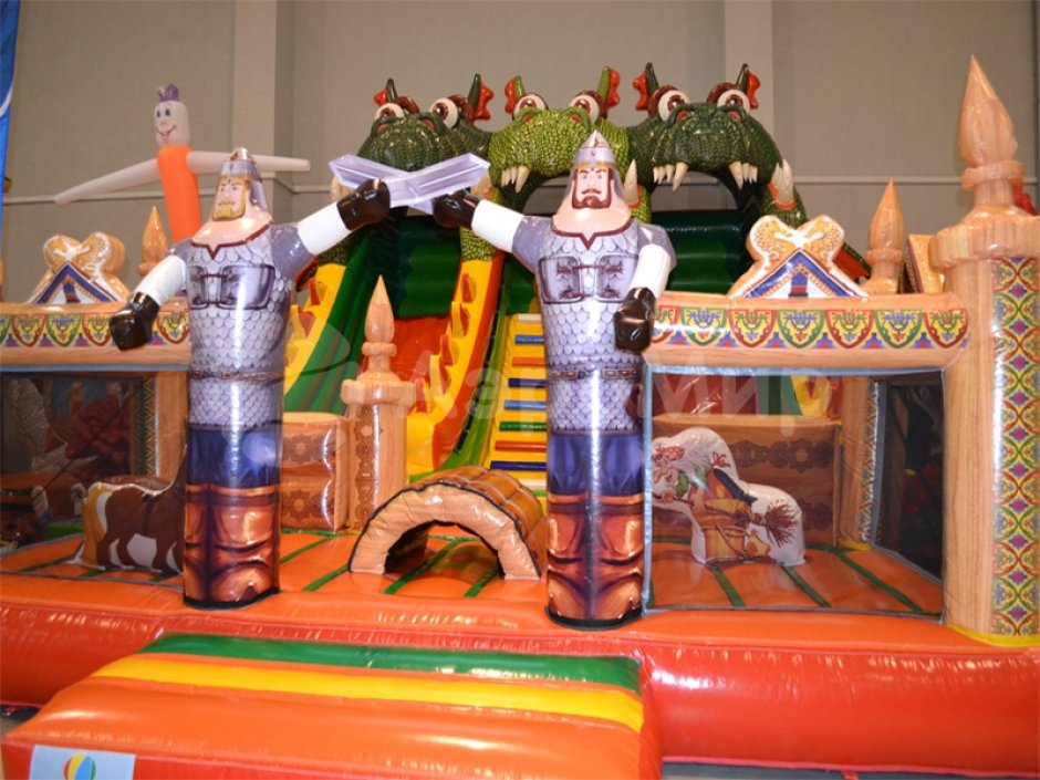 Надувной батут Большой Змей Горыныч — большой авторский батут-горка на 66 м²