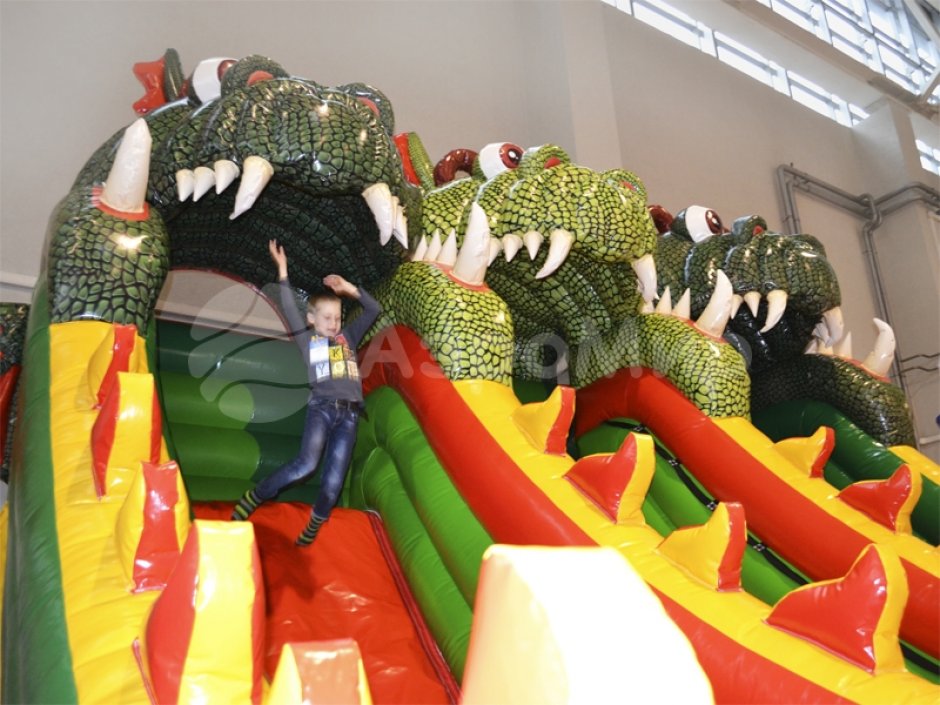 Надувной батут Большой Змей Горыныч — большой авторский батут-горка на 66 м²