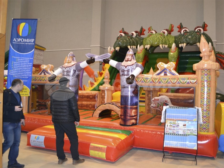 Надувной батут Большой Змей Горыныч — большой авторский батут-горка на 66 м²