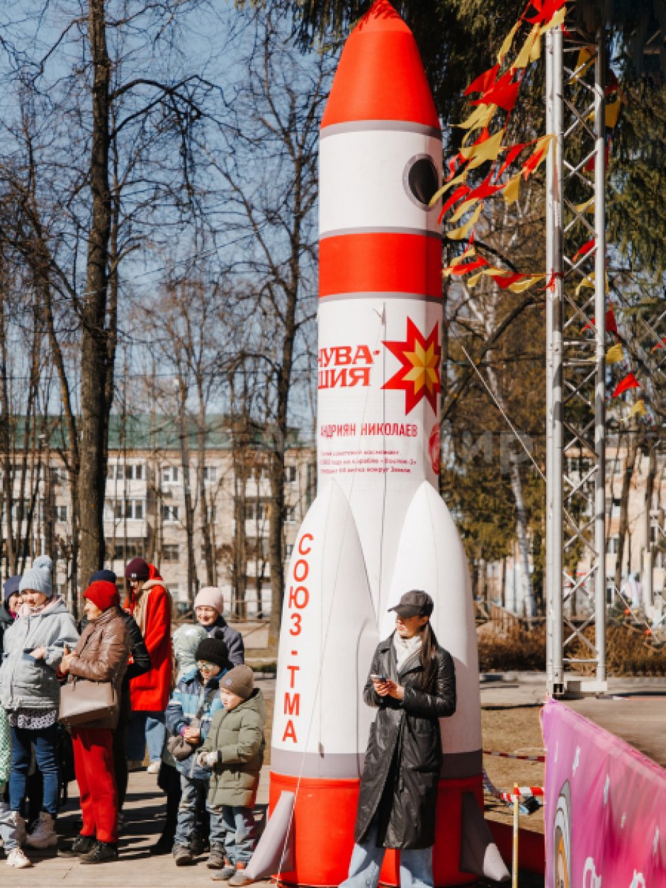 Надувная ракета для тематических праздников и рекламы
