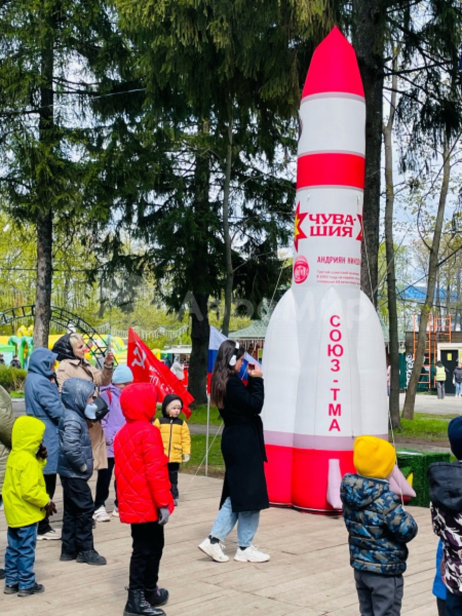 Надувная ракета для тематических праздников и рекламы