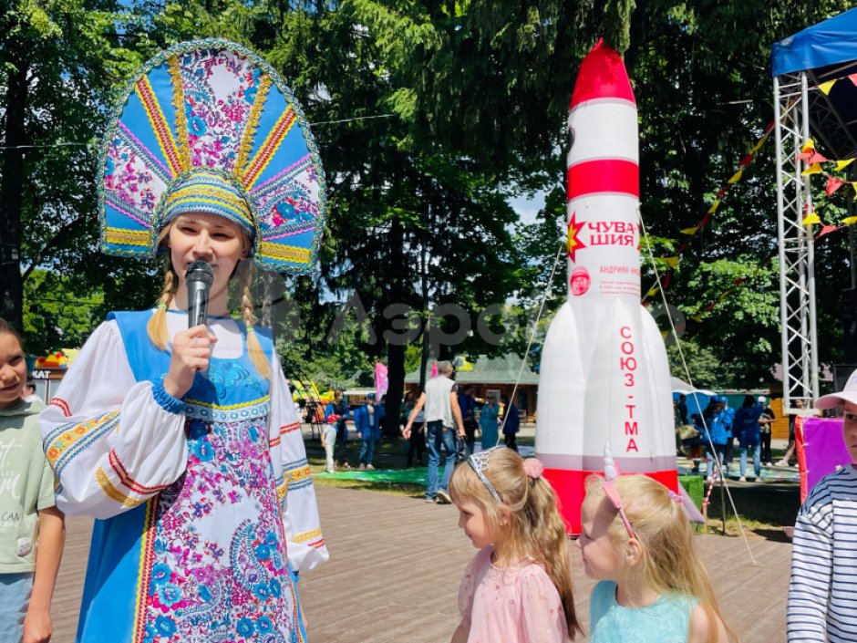 Надувная ракета для тематических праздников и рекламы