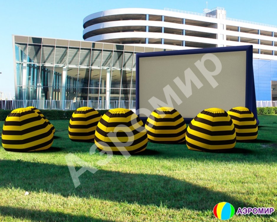 Надувной мобильный кинотеатр — комплект из надувного экрана и мягких кресел