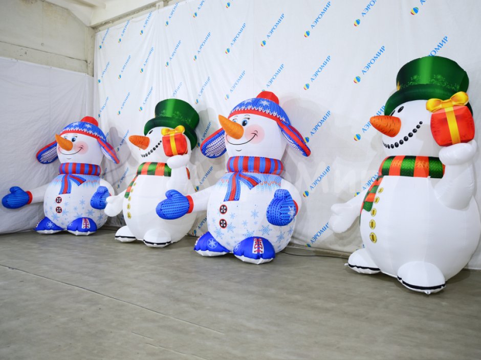 Надувной снеговик Стандарт 2.0 для улицы с подсветкой