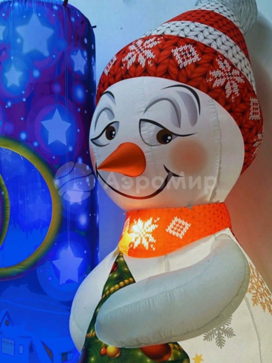 Надувной Снеговик с ёлкой — большая уличная фигура с подсветкой
