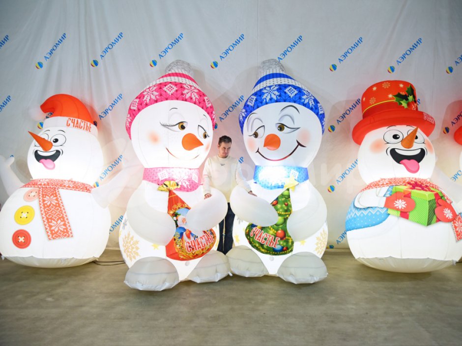 Надувной Снеговик в шапке для улицы с подсветкой