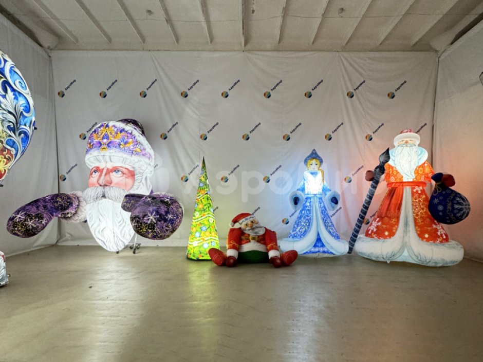 Надувной новогодний декор конус